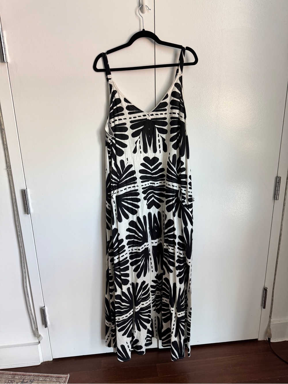 Universal Standard Black & White Geometric Print Linen Maxi Dress - Picture 4 of 5